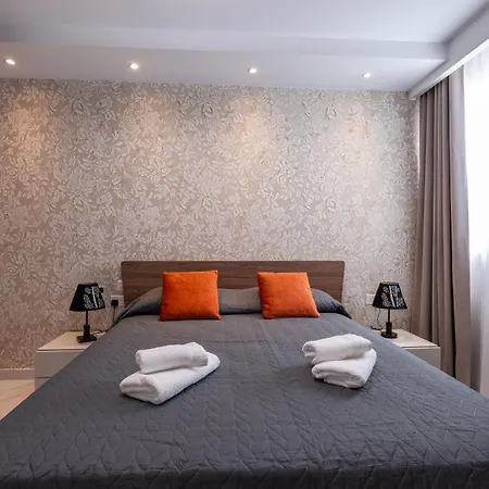 Brand New Luxurious Seafront With View - Prime Location *