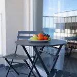 Brand New Luxurious Seafront With View - Prime Location Apartamento