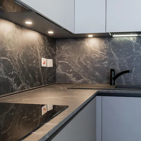 Apartment Brand New Luxurious Seafront With View - Prime Location *