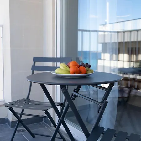 Brand New Luxurious Seafront With View - Prime Location Apartamento