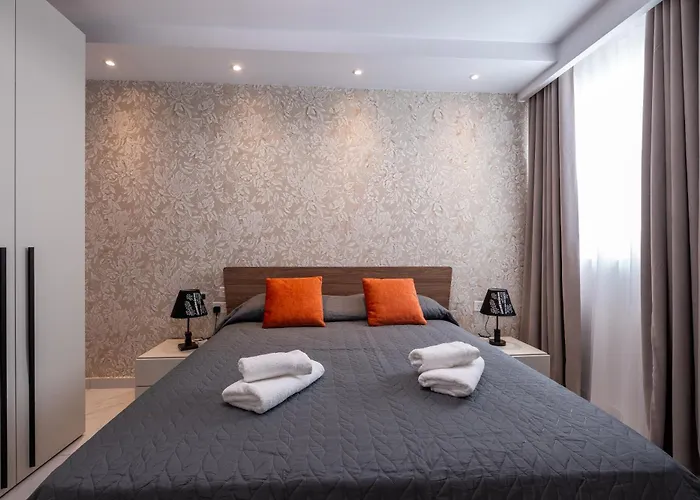 Brand New Luxurious Seafront With View - Prime Location *