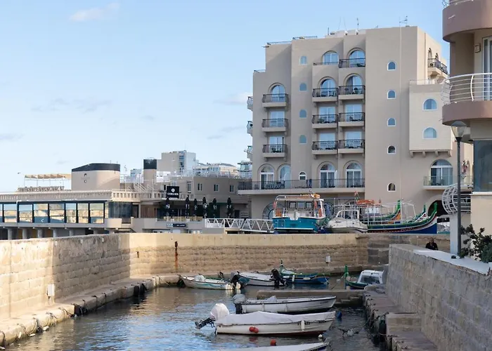 Brand New Luxurious Seafront With View - Prime Location Apartament *