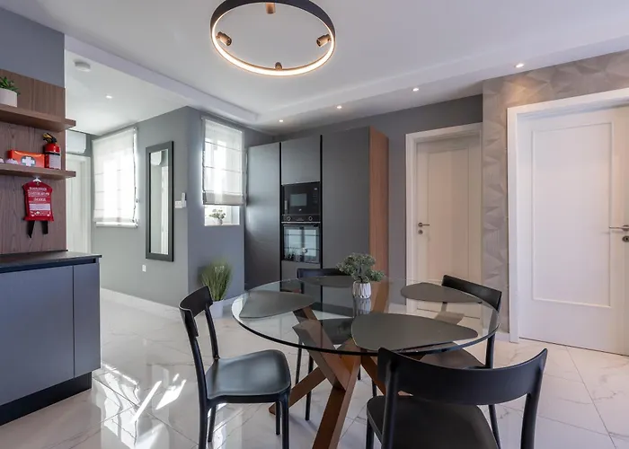 Apartament Brand New Luxurious Seafront With View - Prime Location *