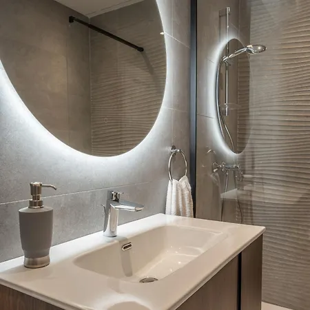 Brand New Luxurious Seafront With View - Prime Location Apartamento